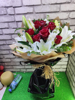 Gül ve Lilyumdan buket